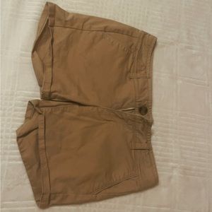 American Eagle Khaki Shorts in Size 00 (Midi & Stretch)